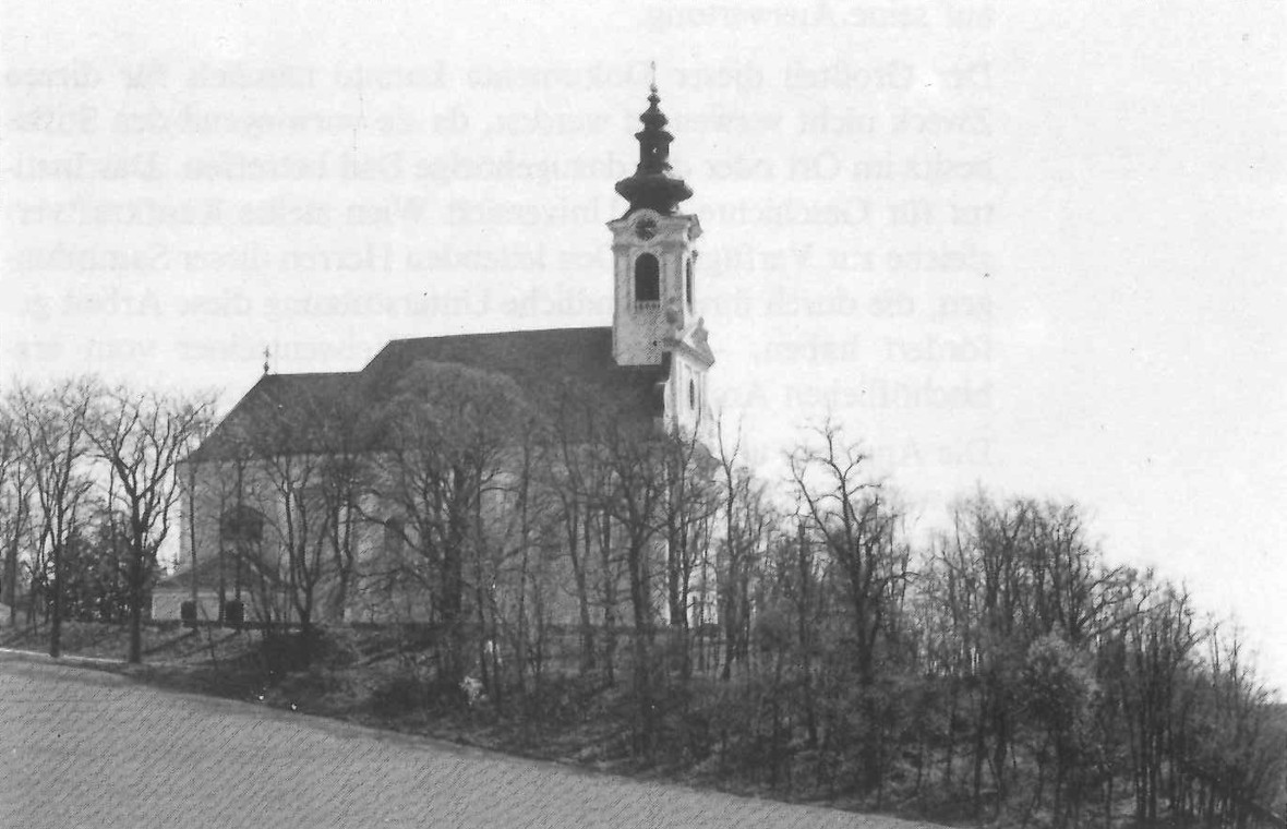 Die Nordseite der Pfarrkirche. schwarz-weiß.